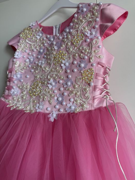 платье нарядное