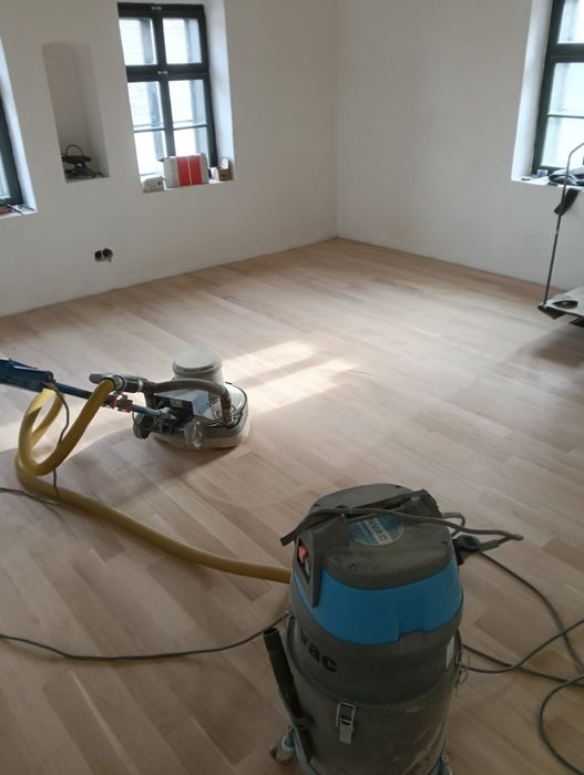 Raschetare reconditionare chituire  slefuire lacuire parchet  lemn masiv/Fara Praf