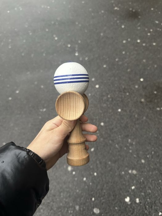 Kendama usa albastra sticky