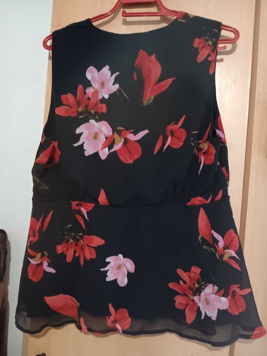 Дамски топ на цветя