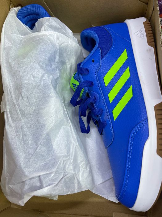 Продам новые кроссовки adidas original