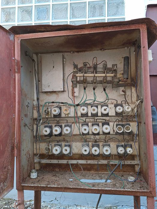 Vând tablou trifazic pentru exterior