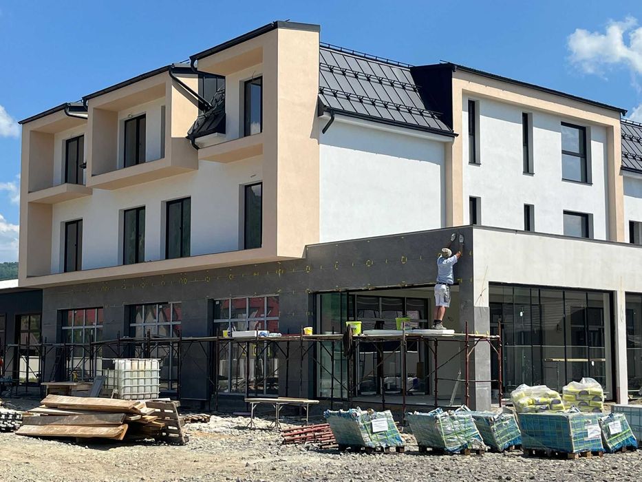 Executie fatade, lucrari interioare, case la rosu