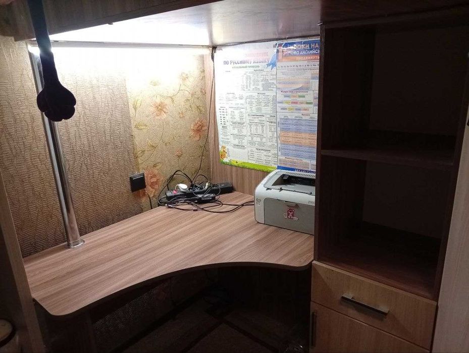 Продается кровать чердак .