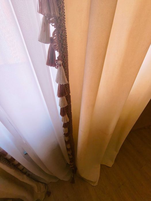 Шторы с кисточками+тюль