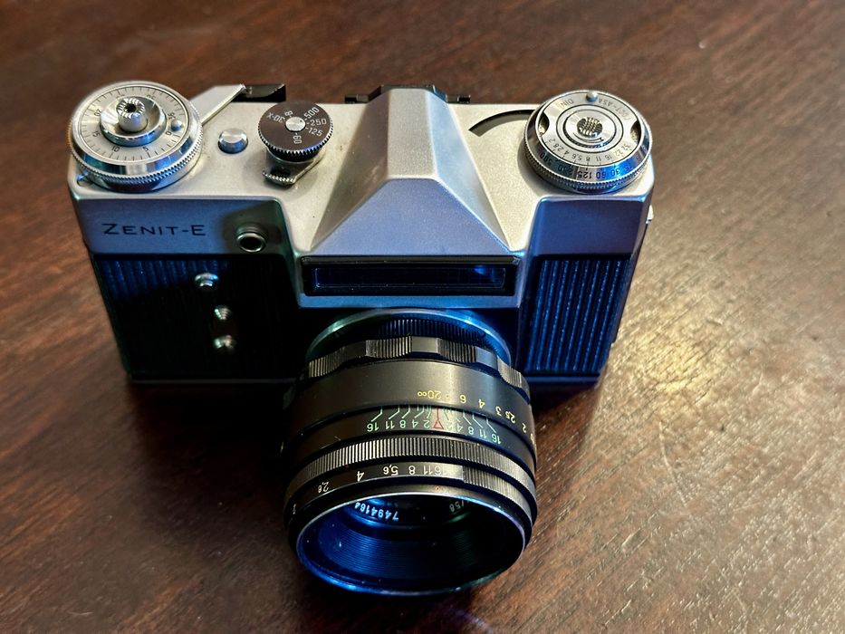 Зенит Е , перфектен, обектив М42 работещ