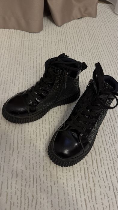 Ботинки демисезон р-р 35