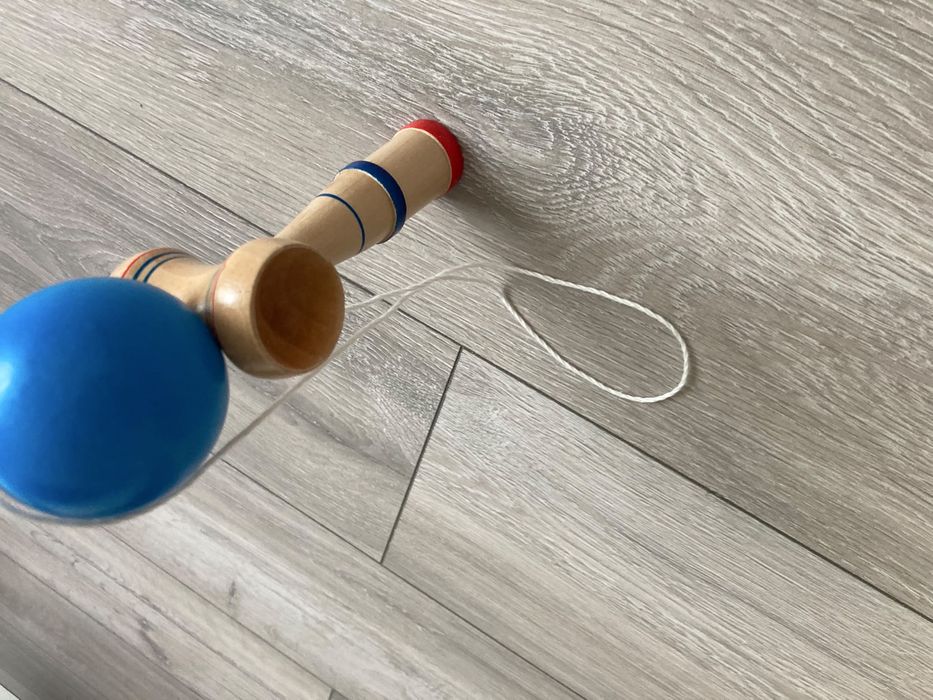 Kendama albastra