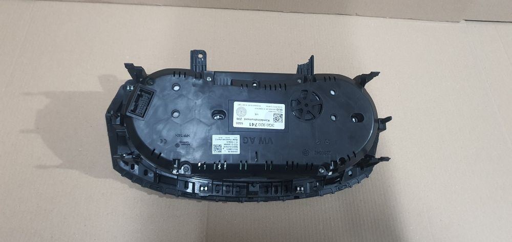 Ceasuri bord passat b8 2.0 1.6  tdi 3G0920741