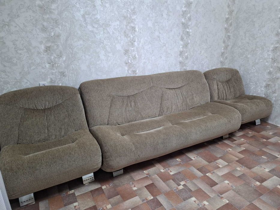 диван с двумя креслами