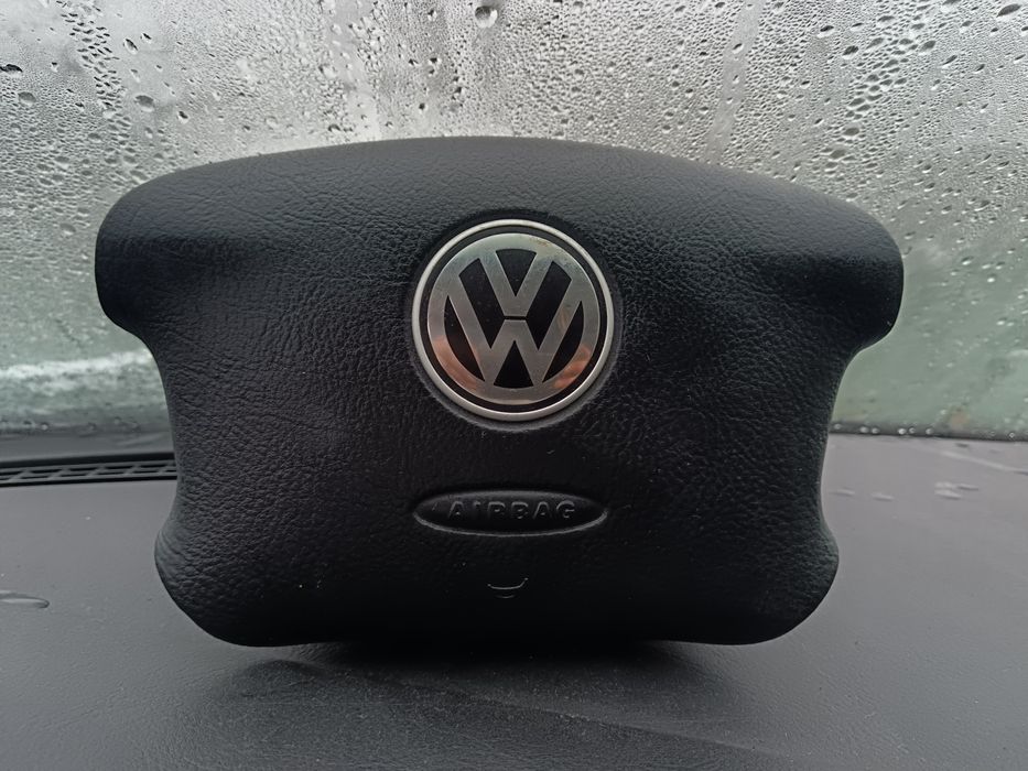 Dezmembrez golf 4 benzina