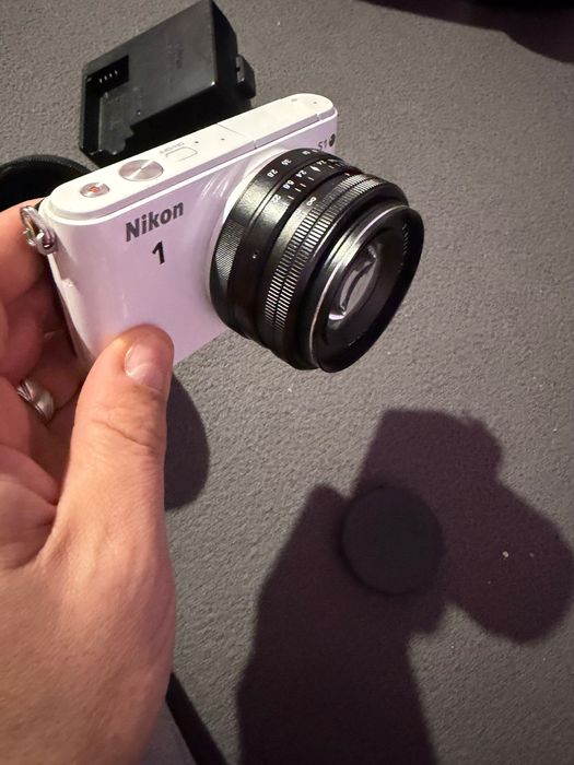 Nikon 1 S1 cu obiectiv manual