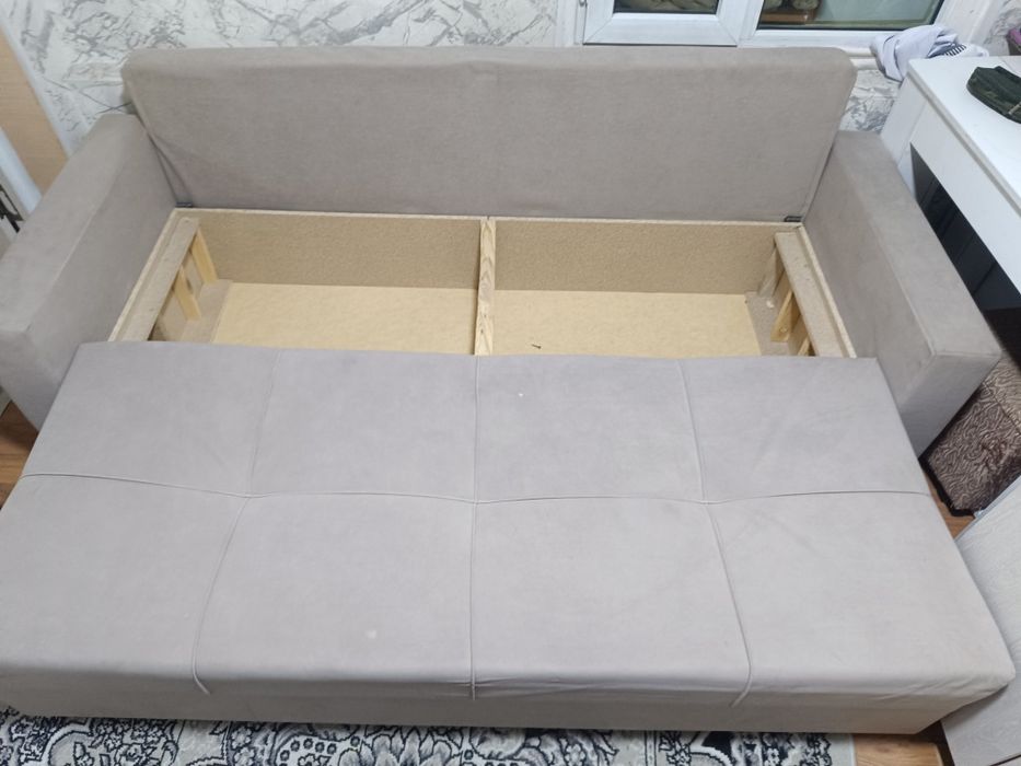 Диван.          .