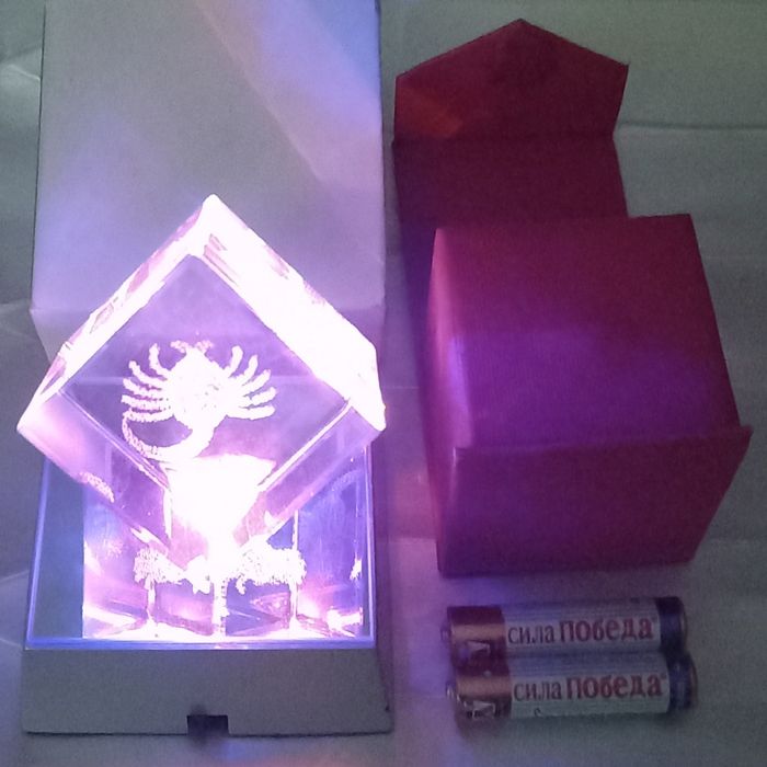 Брелок Скорпион настоящий.Светится в темноте. Новые.Смотрите фото.