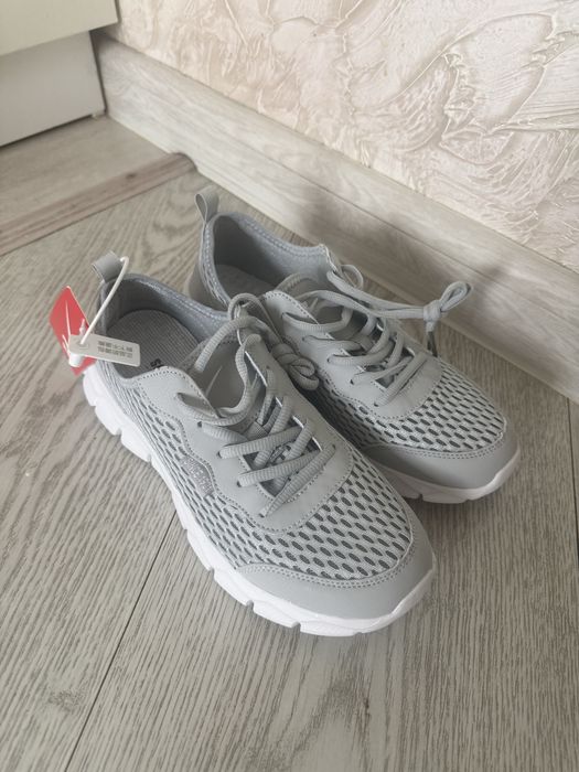 Кроссовки 40-41 размер
