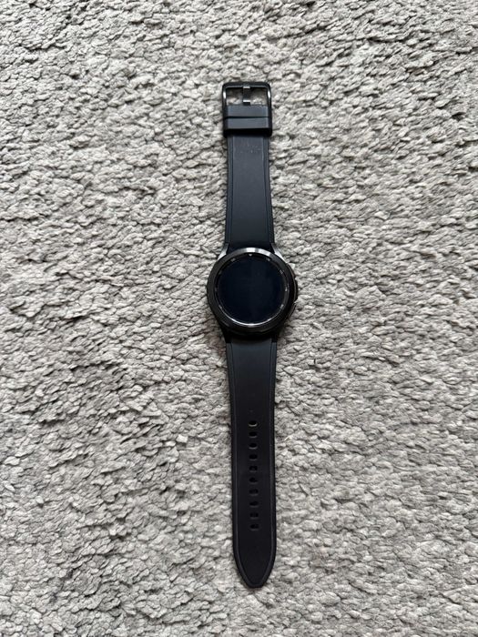 Samsung Galaxy Watch4 Classic 42 mm – cutie + încărcător original