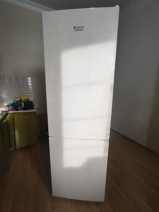 : Холодильник Hotpoint-Ariston (No Frost) в отличном состояний