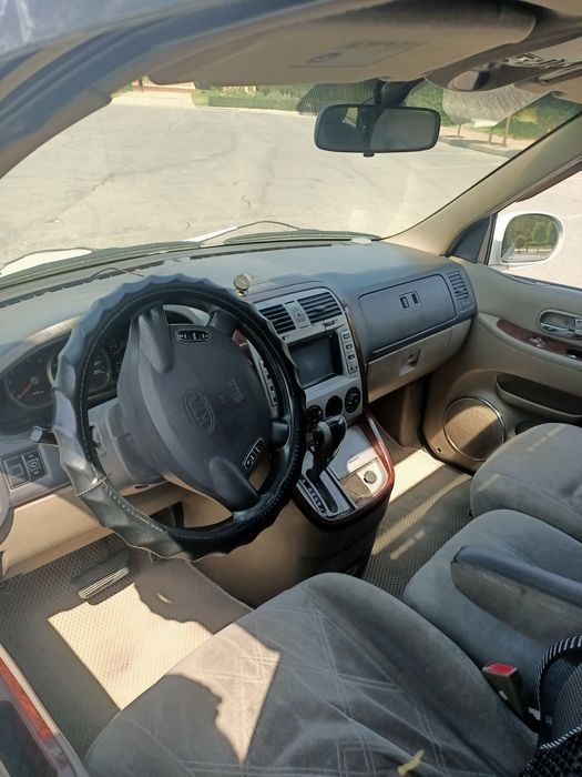 Продам Kia Carnival.