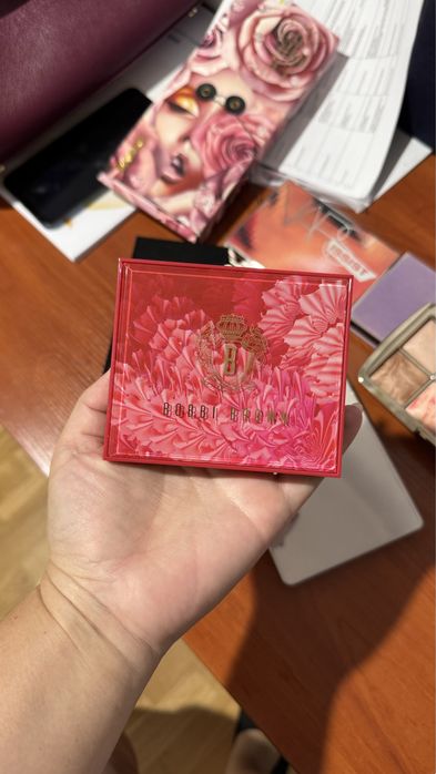 Люксовые тени - продам!