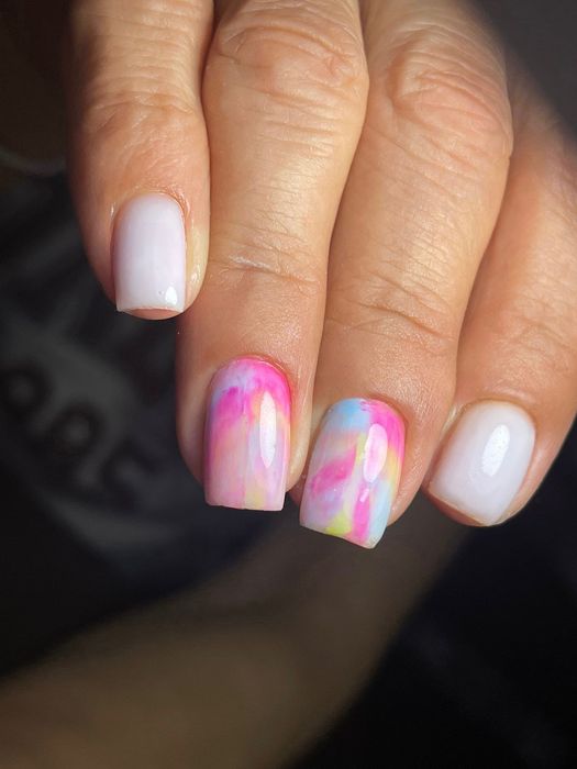 MANICHIURĂ CU GEL – orice model, doar 80 de lei