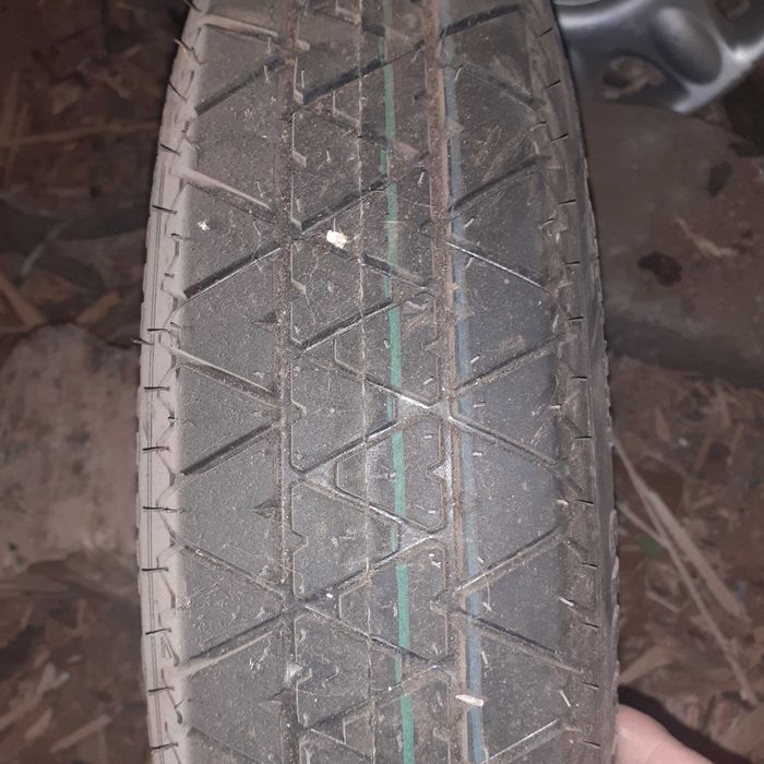 Резервна гума патерица неизползвана