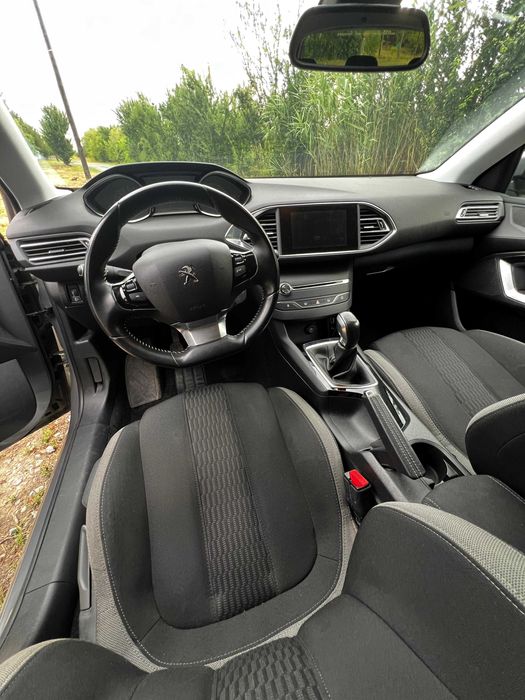 Peugeot 308 SW 1.2 PureTech 2015 | 165k km | Navi | Clima | Carlig