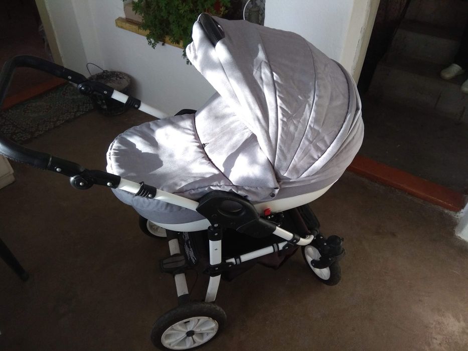 Бебешка количка.