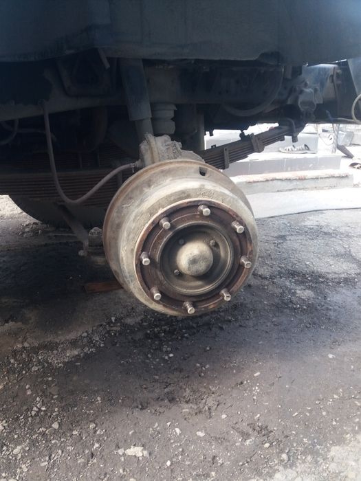 ступица зил 4331 переднея в комплекте.