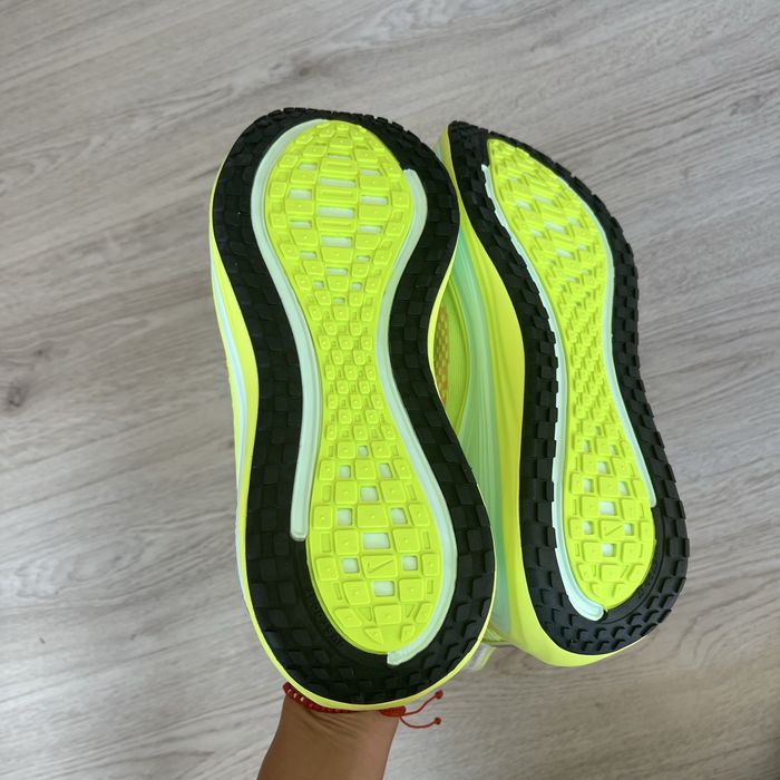 Nike Vomero Plus - 44