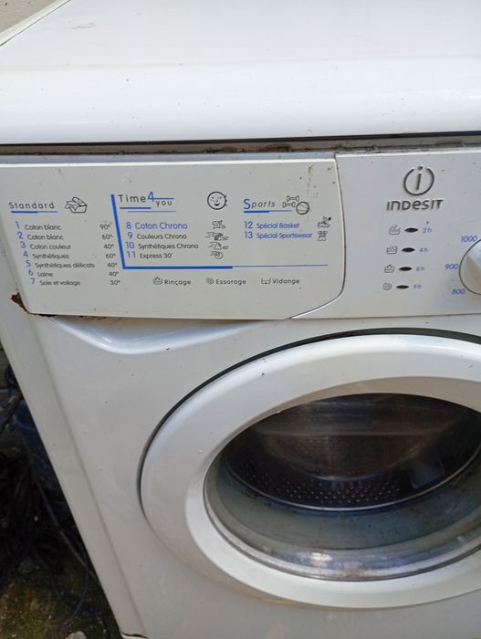 Mașină de spălat Indesit de piese cuva blocată merge facuta preț 300lei fix nu schimb campina