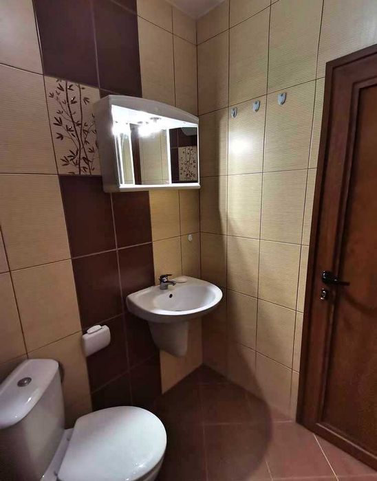 Лазур двустаен апартамент обзаведен