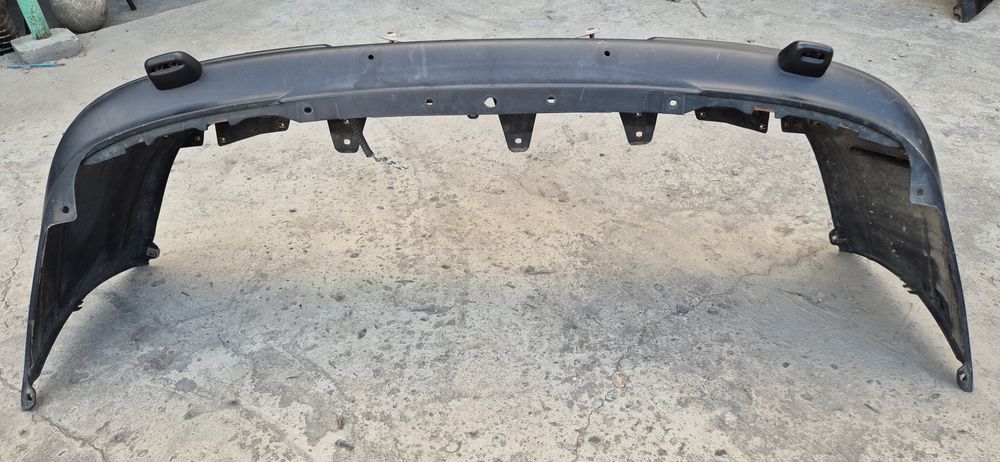 Бампер на Карину е  с амывательом фар