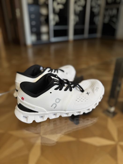 Кроссовки новые On cloud x4