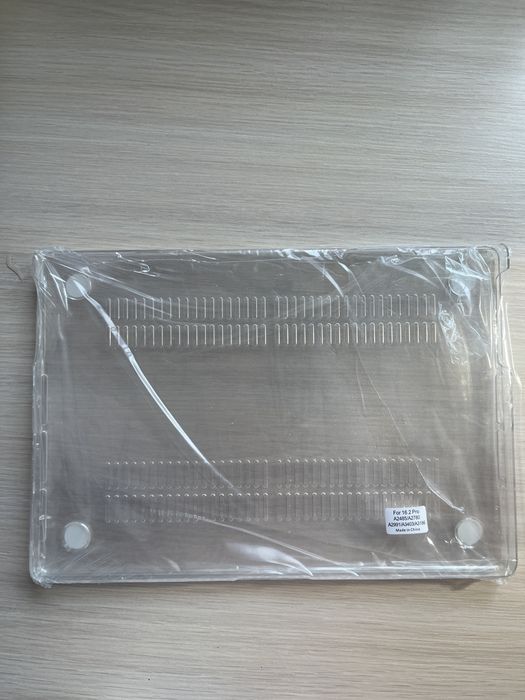 Блестящий чехол для MacBook Pro 16.2" новый