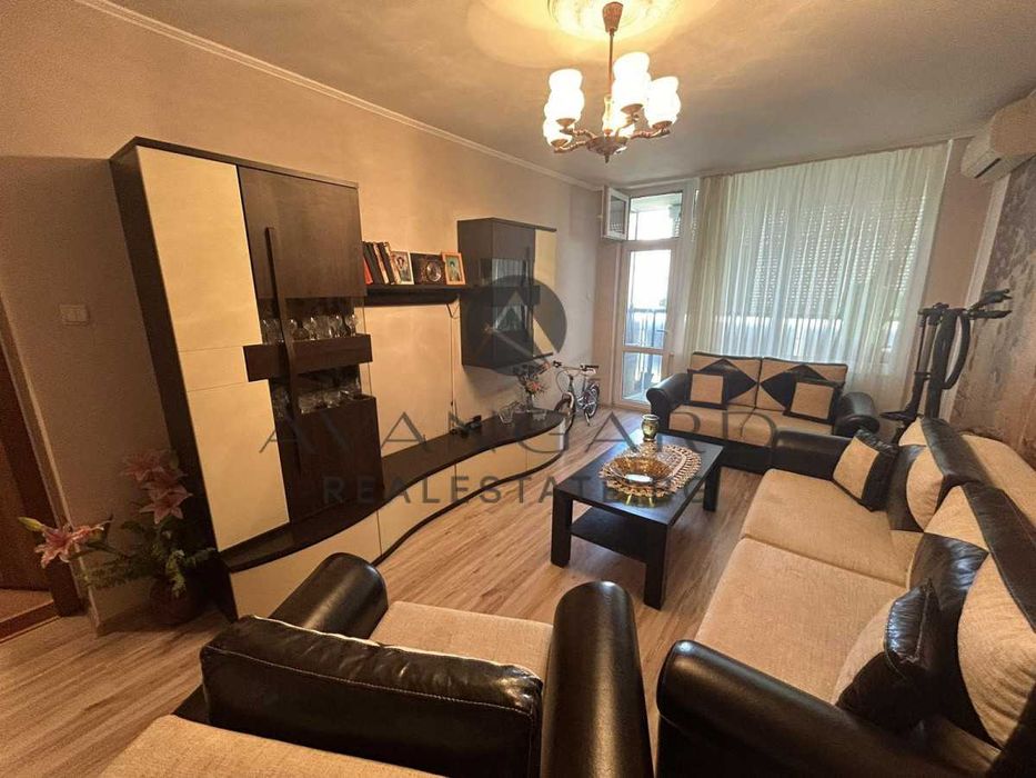 Продава се Двустаен апартамент в Пловдив, Център - 68 кв.м за 2010 €/кв.м - Снимка #2