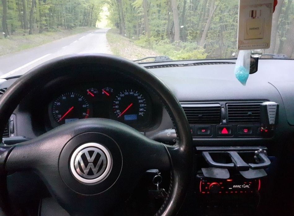 VOLKSWAGEN Golf 2003