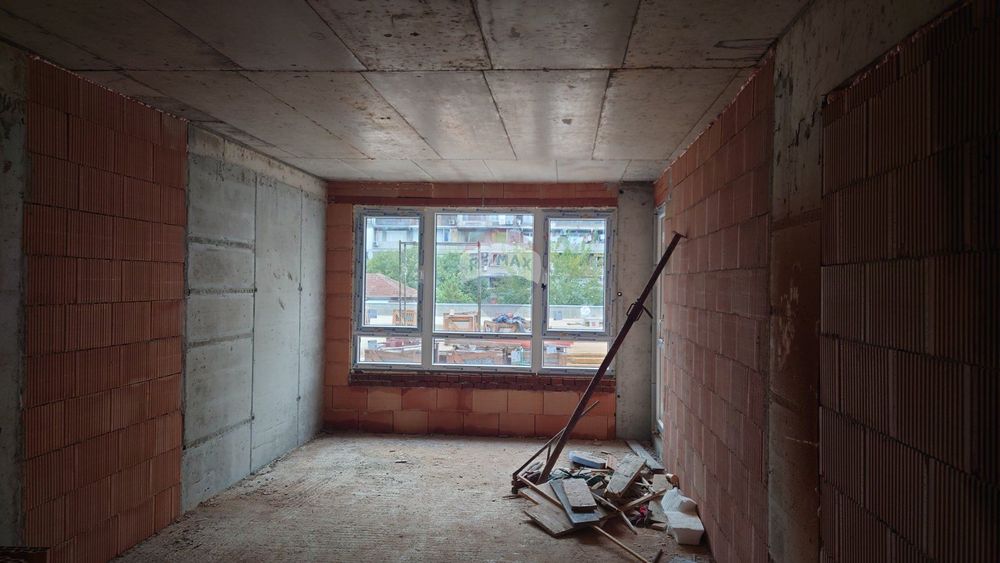 Продава се Двустаен апартамент в Варна, Център - 82 кв.м за 1891 €/кв.м - Снимка #1