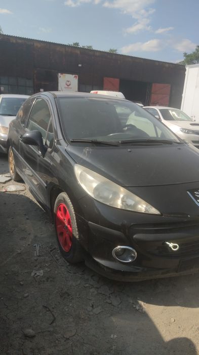Vând Peugeot 207 pentru dezmembrat