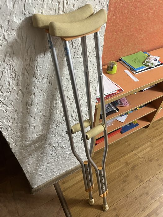 Костыли новые пара