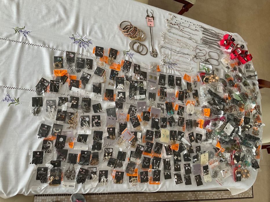 Bijuterii noi si frumoase