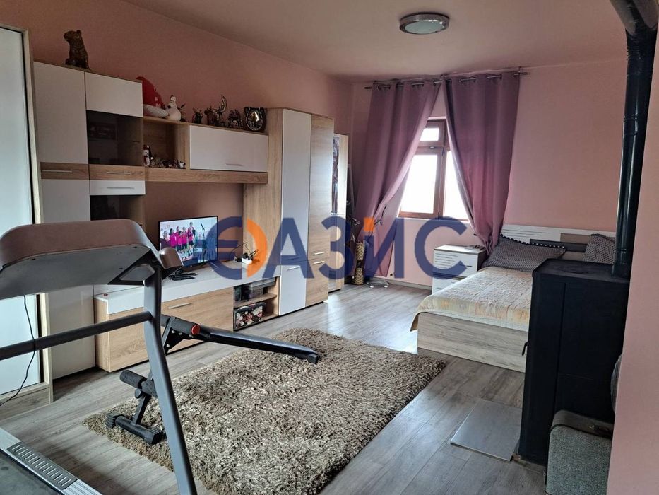 Къща с двор В Меден Рудник, Бургас, с изглед към езерото, РЗП 206 кв.