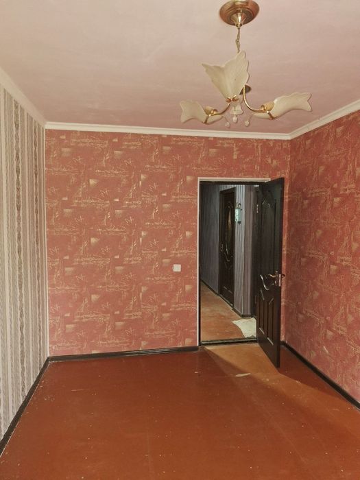 ТТЗ бозор енида 3 хоналик 1 этажда сотувда. Яшаш, Омборхона, Офис учун