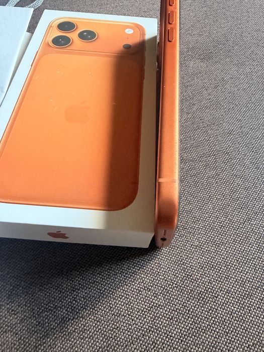 iPhone 17 Pro Max 256GB Cosmic Orange - Гаранция 8 месеца