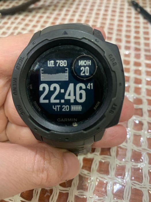 Водонепроницаемые часы garmin instinct графит серые