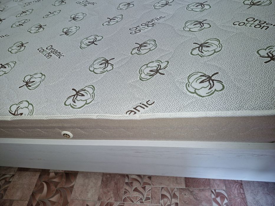 Продам белый спальный гарнитур