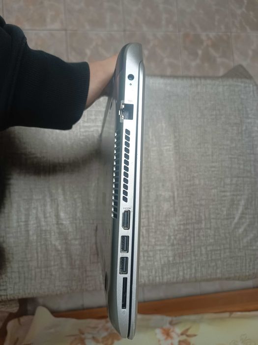 Продавам запазен лаптоп HP Pavilion 15-p050su, Beats Audio