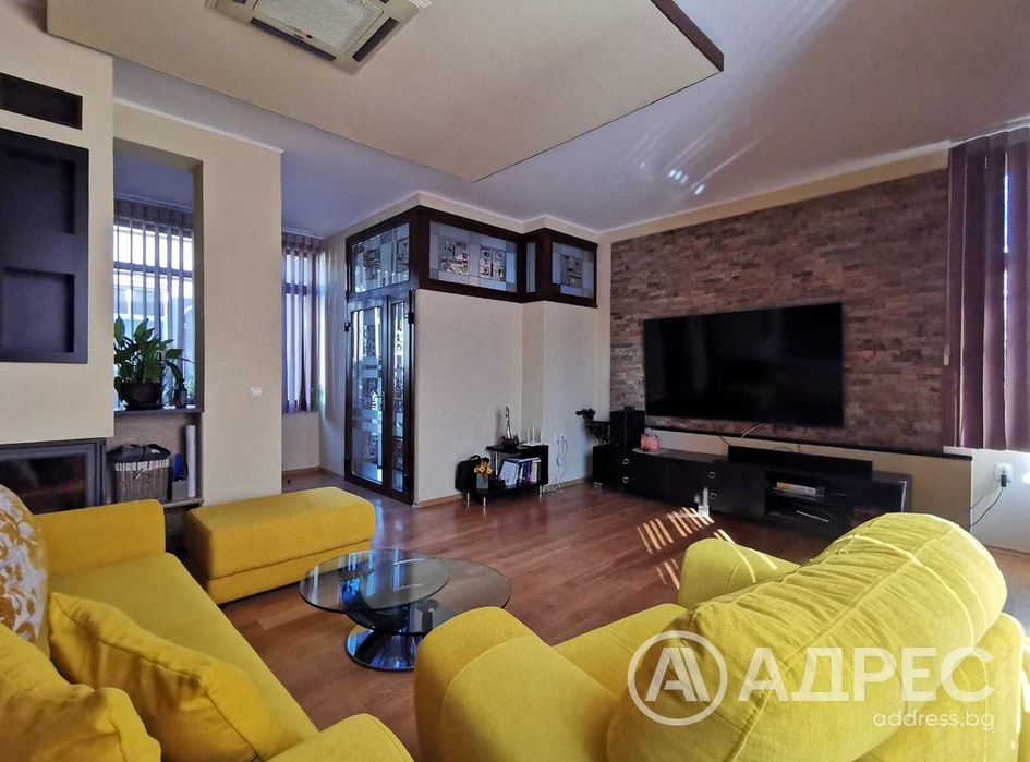 Продава се Къща в Русе, Център - 445 кв.м за 1596 €/кв.м - Снимка #1