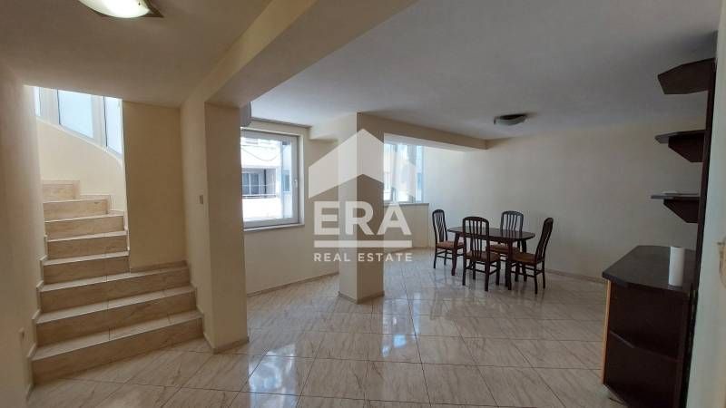 Тристаен апартамент в района на Лятно кино Тракия град Варна