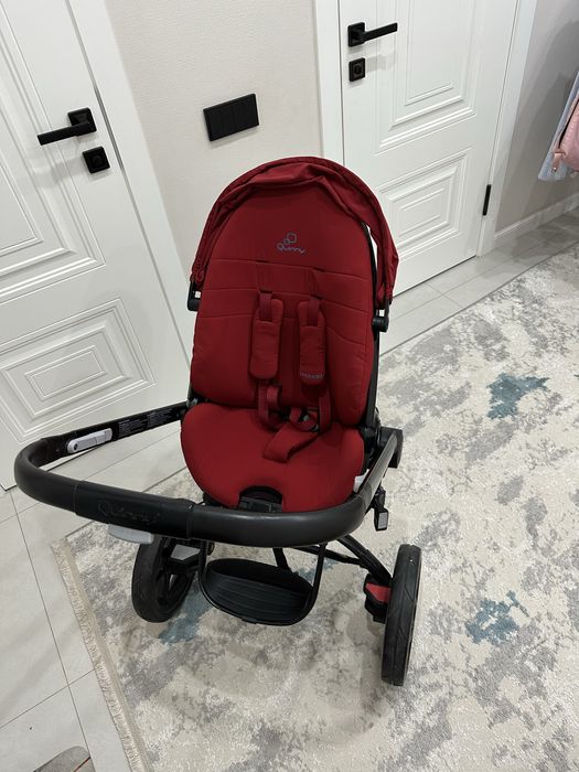 Продам детскую коляску Quinny Moodd