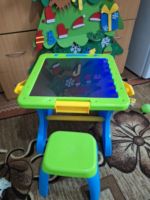 Образователна светеща дъска и чин!
25 евро